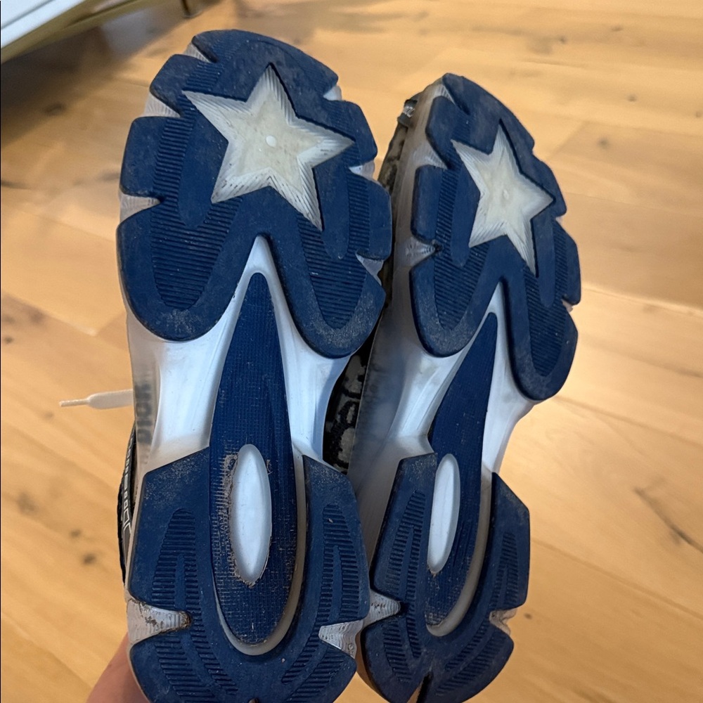 Dior woman’s Blue and White Patterned Sneakers - Picture 11 of 14